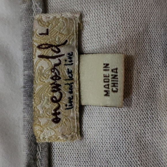 One World live and let live blouse Size L - Picture 4 of 5